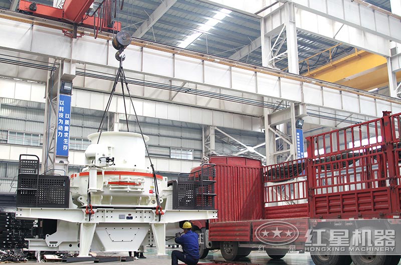 石頭磨成沙子的機器正在裝車(chē)