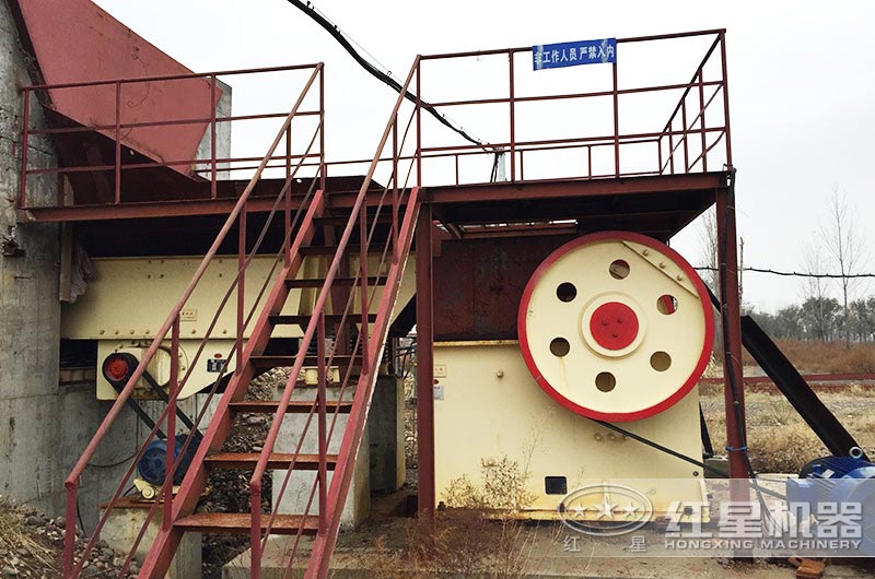 破碎生產(chǎn)線(xiàn)中的鄂式破碎機