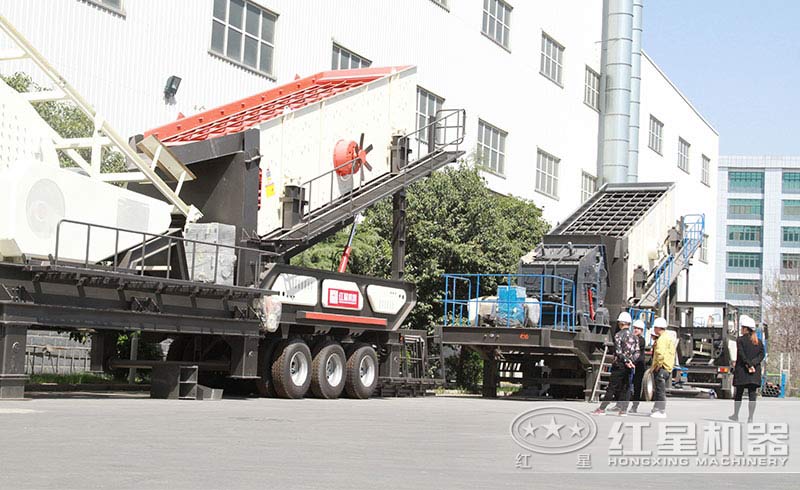 山東用戶(hù)來(lái)廠(chǎng)考察流動(dòng)破碎機