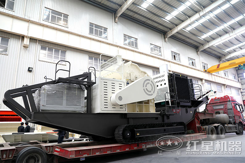 山東又一移動(dòng)河卵石制砂機裝車(chē)發(fā)貨，即將奔赴夜場(chǎng)