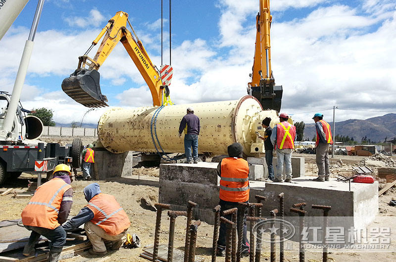 1.2米x2.4米脫硫球磨機作業(yè)客戶(hù)現場(chǎng)