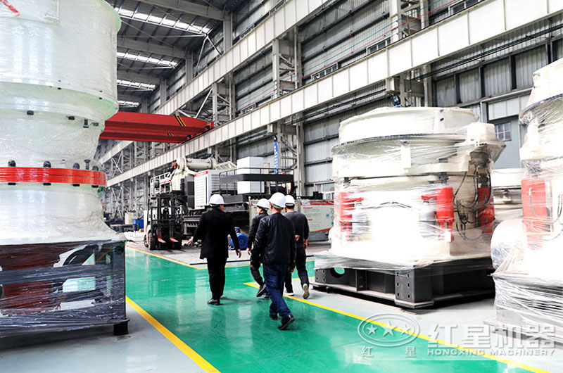 技術(shù)經(jīng)理陪同山東用戶(hù)考察圓錐制石子機