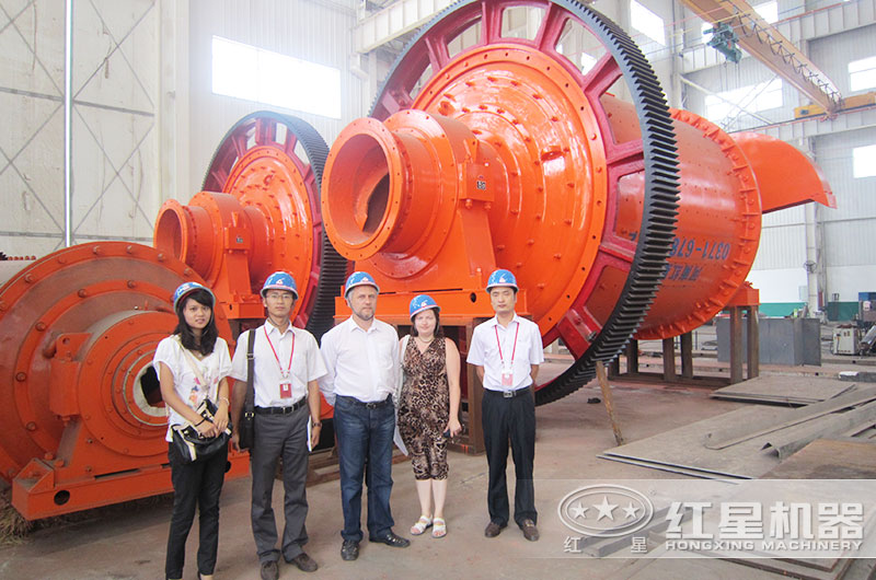 客戶(hù)來(lái)河南紅星考察球磨機