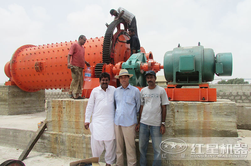 1.2米石灰石球磨機客戶(hù)現場(chǎng)