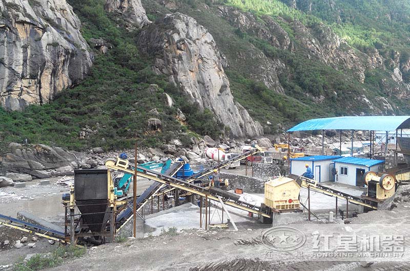 一套時(shí)產(chǎn)100噸石制沙生產(chǎn)設備配置現場(chǎng)