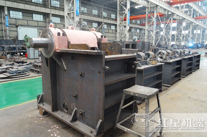 鄂式破碎機廠(chǎng)家生產(chǎn)車(chē)間