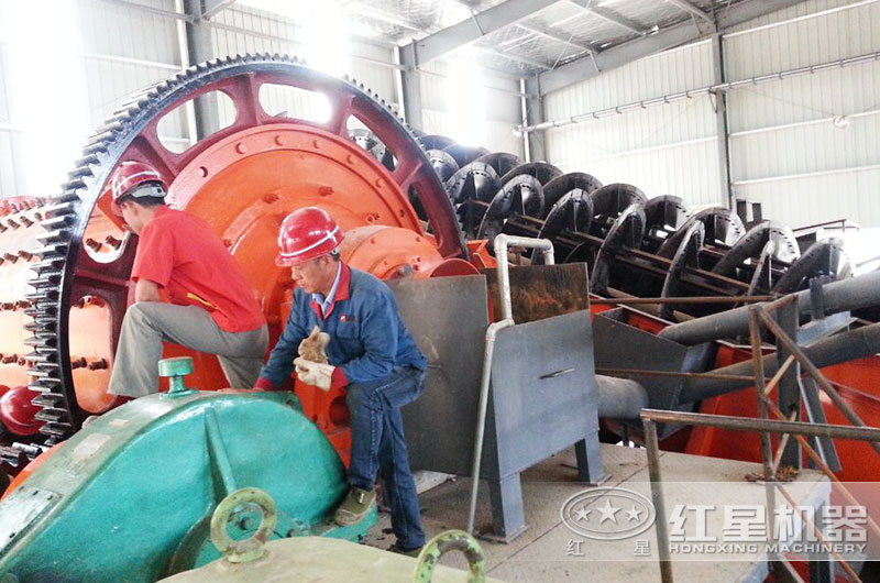 紅星技術(shù)工人在指導用戶(hù)與其它設備合理安裝