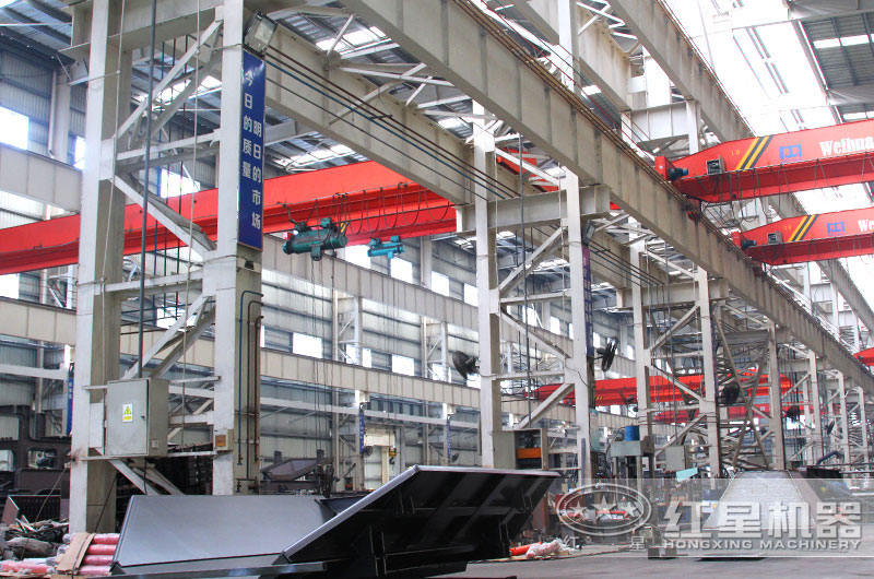 位于鄭州的紅星機器老廠(chǎng)家洗砂機生產(chǎn)車(chē)間