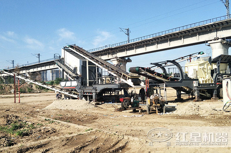 移動(dòng)式破碎機現場(chǎng)