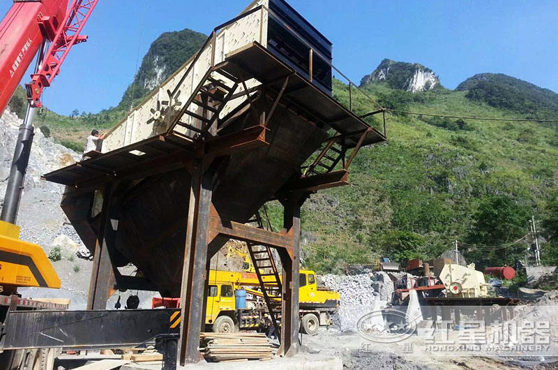 青石加工現場(chǎng)