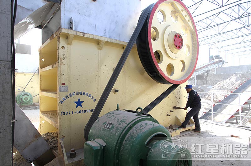 紅星技術(shù)人員走訪(fǎng)案場(chǎng)為客戶(hù)檢修設備