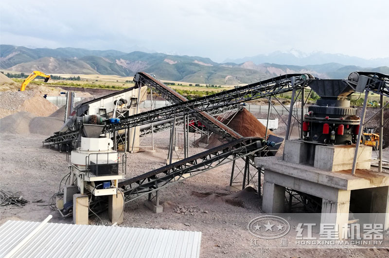 圓錐破+制砂機配置的制沙生產(chǎn)工藝現場(chǎng)
