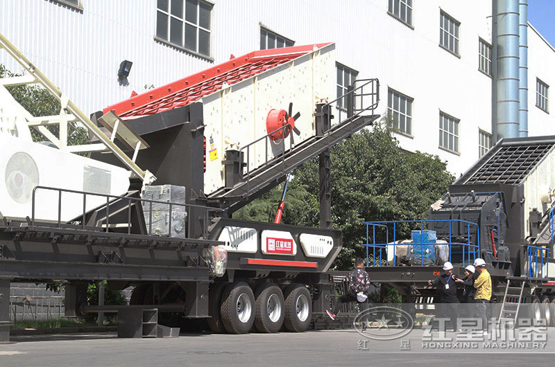 紅星技術(shù)經(jīng)理在耐心為來(lái)廠(chǎng)用戶(hù)講解相關(guān)問(wèn)題