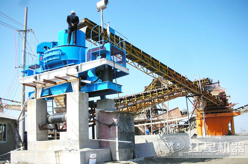 能把石頭打成沙子的機器多少錢(qián)，可以過(guò)環(huán)保嗎？