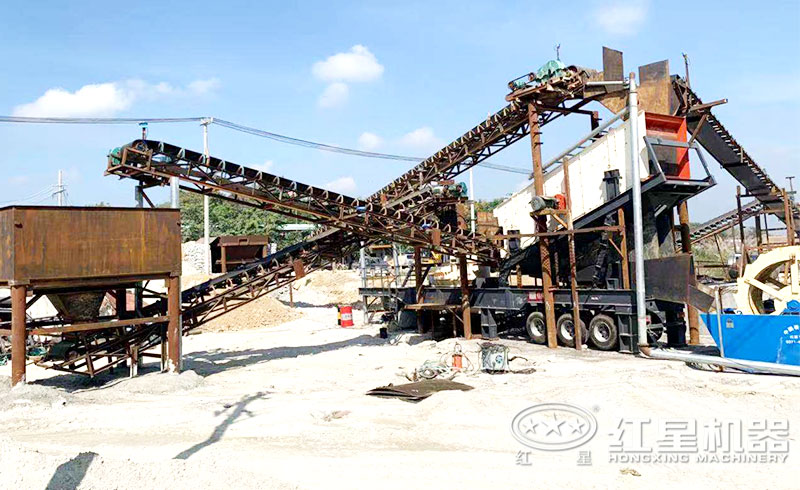 可移動(dòng)的人造沙子機器作業(yè)現場(chǎng)