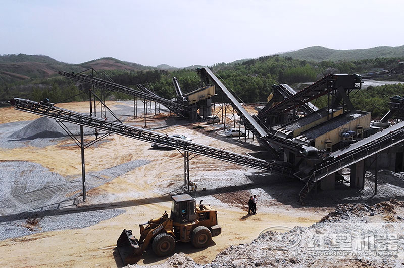 時(shí)產(chǎn)800噸玄武巖破碎生產(chǎn)線(xiàn)成品生產(chǎn)中