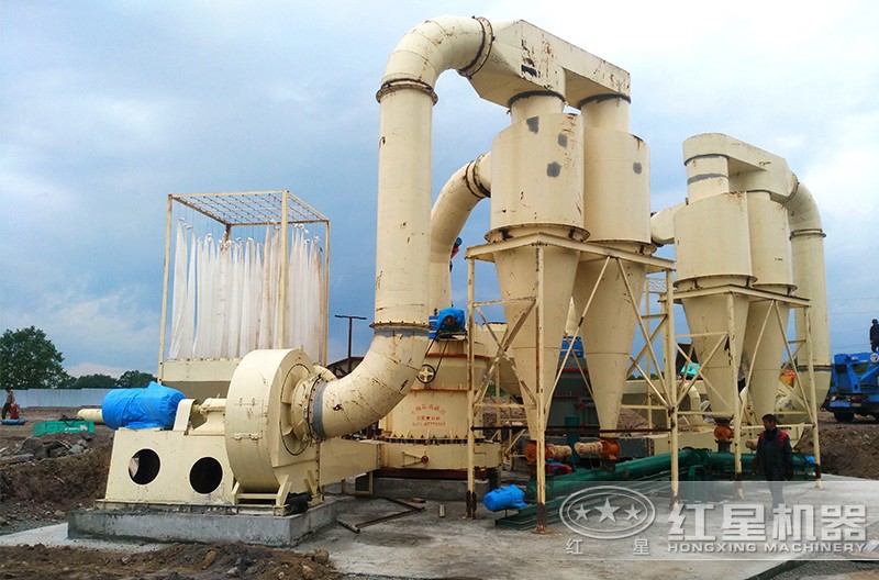 鋁礬土粉碎加工現場(chǎng)