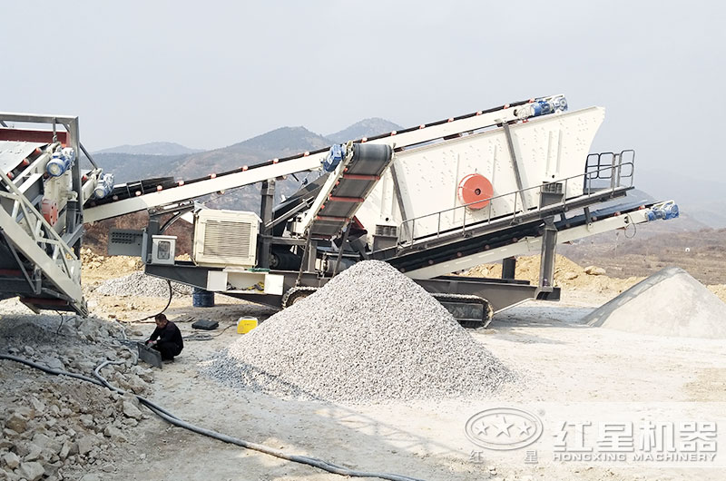 青石加工現場(chǎng)