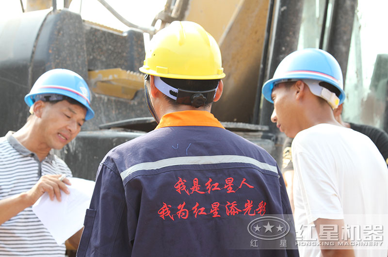 紅星技術(shù)經(jīng)理現場(chǎng)指導用戶(hù)安裝及操作