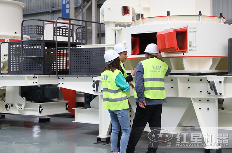 用戶(hù)來(lái)廠(chǎng)參觀(guān)沙場(chǎng)設備