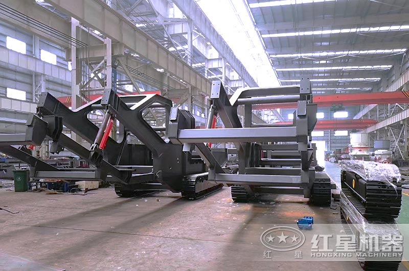 移動(dòng)破碎機生產(chǎn)車(chē)間