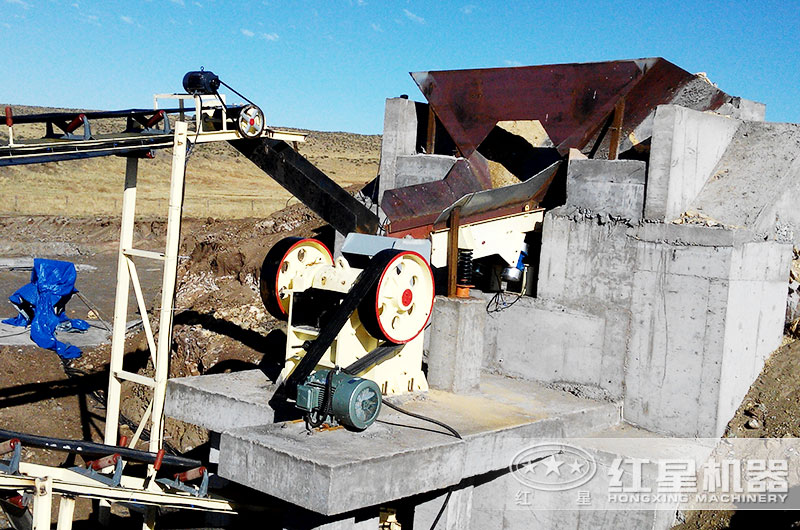 紅星46破碎機作業(yè)客戶(hù)現場(chǎng)