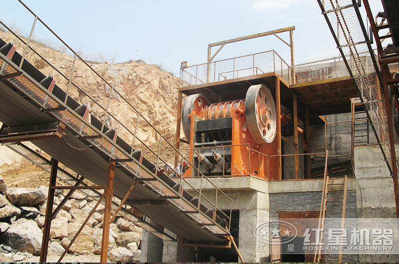 河南新鄉某客戶(hù)鐵礦破碎生產(chǎn)線(xiàn)現場(chǎng)圖