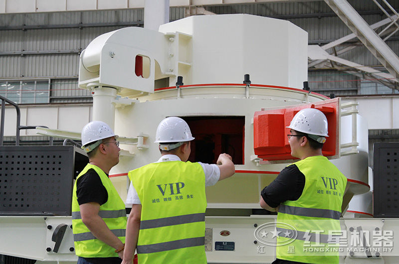 石頭制沙廠(chǎng)用戶(hù)來(lái)河南紅星機器廠(chǎng)家考察人工機制砂設備