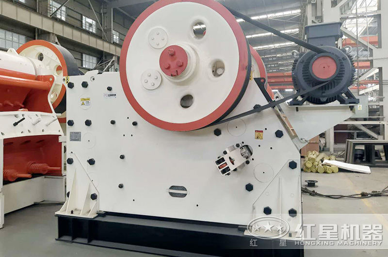 顎式破碎機生產(chǎn)車(chē)間