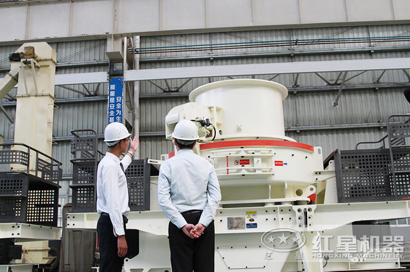 技術(shù)經(jīng)理陪同來(lái)廠(chǎng)用戶(hù)參觀(guān)考察設備