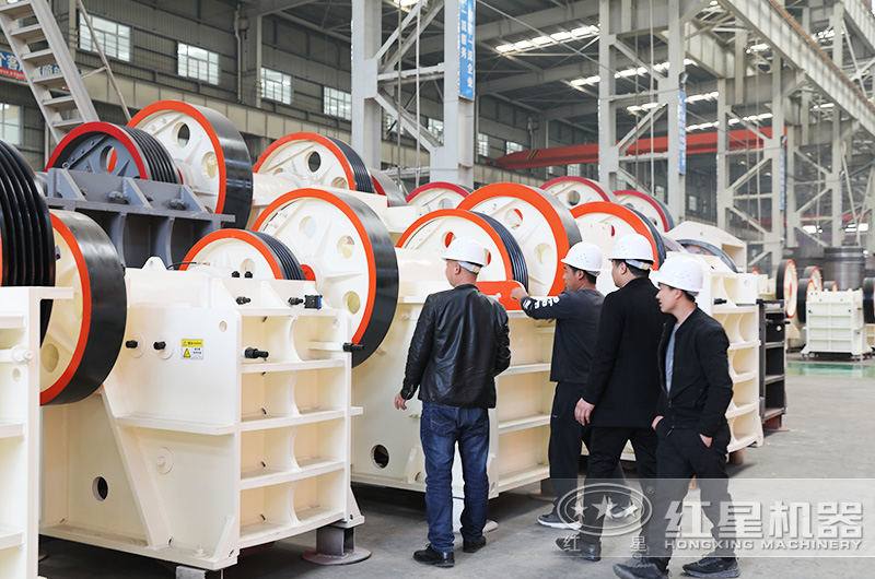 山西用戶(hù)來(lái)廠(chǎng)考察粉石頭機設備