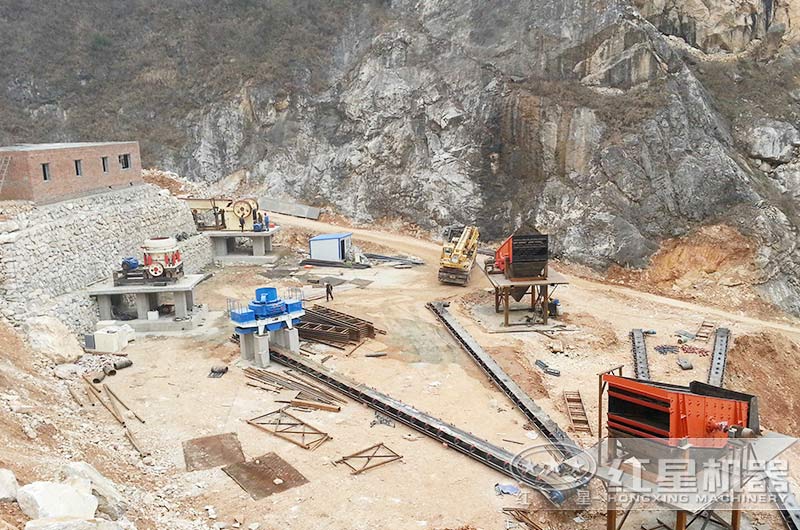 玄武巖制砂生產(chǎn)線(xiàn)安裝現場(chǎng)