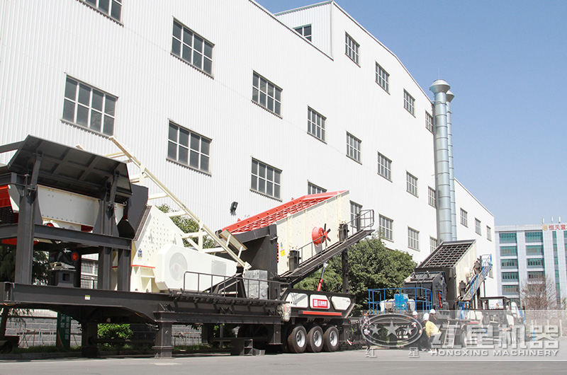 江西九江用戶(hù)來(lái)廠(chǎng)考察能移動(dòng)的小型碎石機