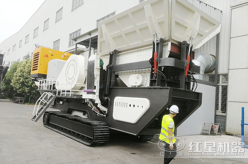 山東的柯先生來(lái)廠(chǎng)認真考察石料廠(chǎng)破碎設備