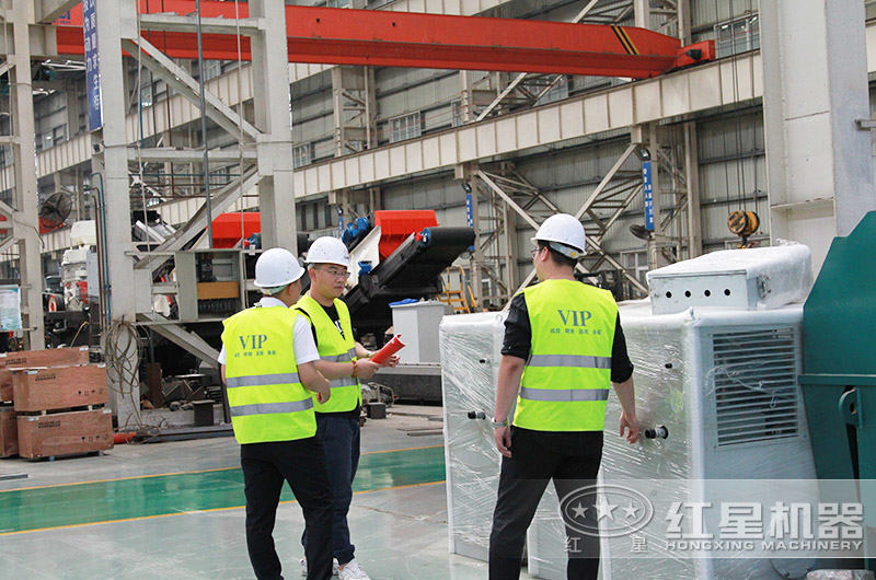 湖北黃岡用戶(hù)來(lái)廠(chǎng)參觀(guān)碎石機設備
