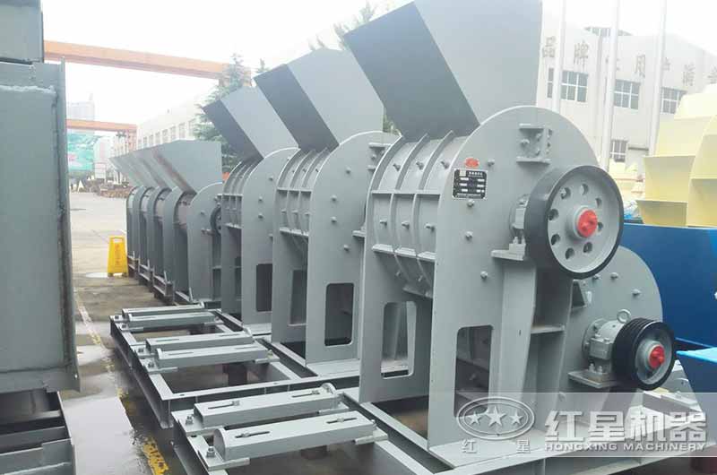 河南區下的煤矸石雙級破碎機廠(chǎng)家廠(chǎng)區一角