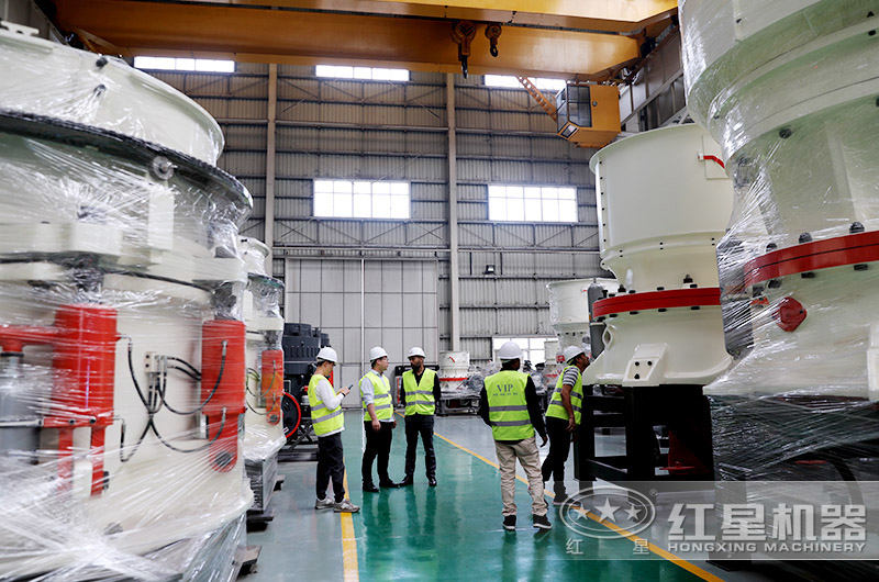 客戶(hù)參觀(guān)紅星二破沙子破碎機