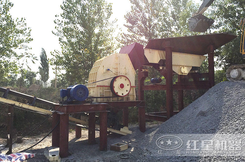 錘式破碎機設備作業(yè)現場(chǎng)