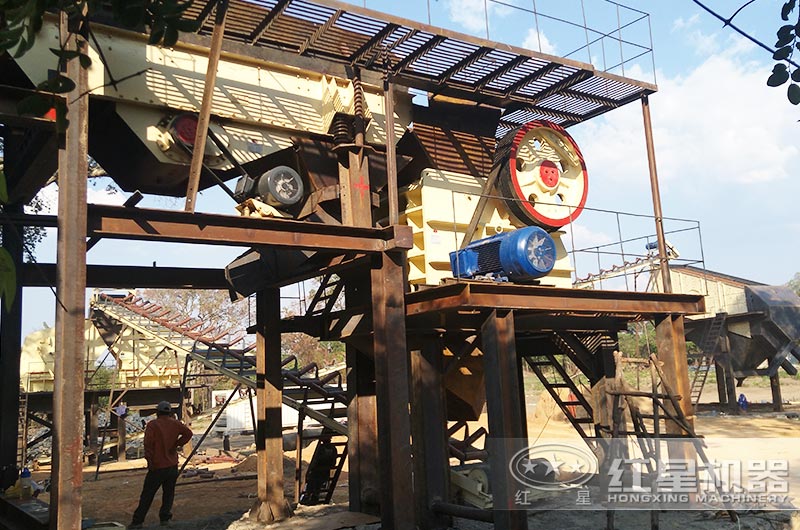 PE900*1200鄂式碎石機作業(yè)現場(chǎng)