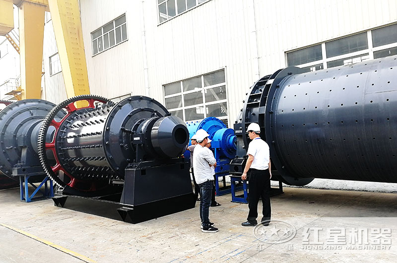 客戶(hù)來(lái)廠(chǎng)考察水泥球磨機