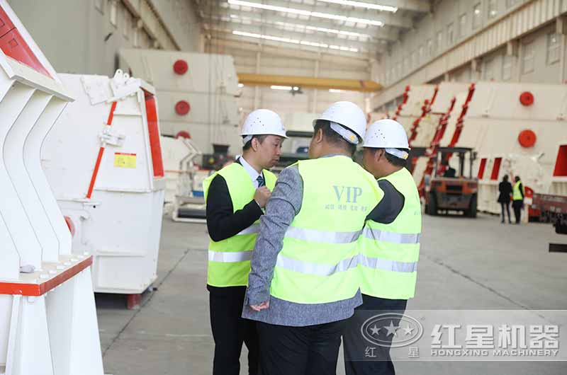 山東用來(lái)廠(chǎng)考察碎石流水線(xiàn)設備