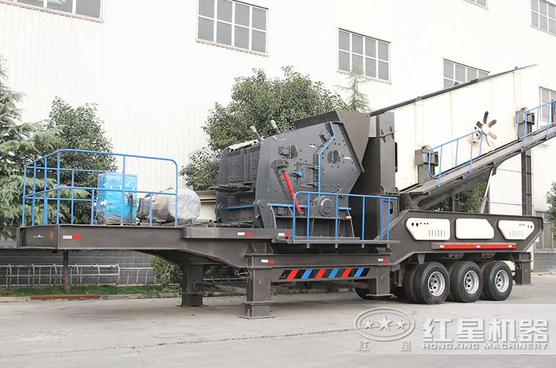 新型移動(dòng)反擊破碎機