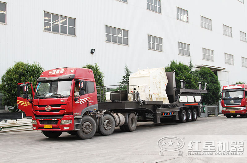 大型砂石粉碎機發(fā)貨現場(chǎng)