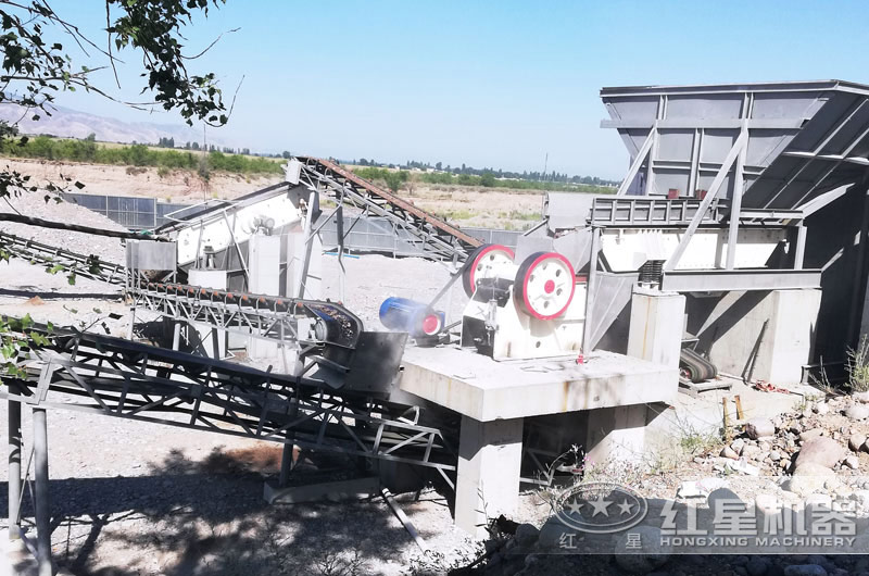 時(shí)產(chǎn)300-400噸顎式沙子破碎機