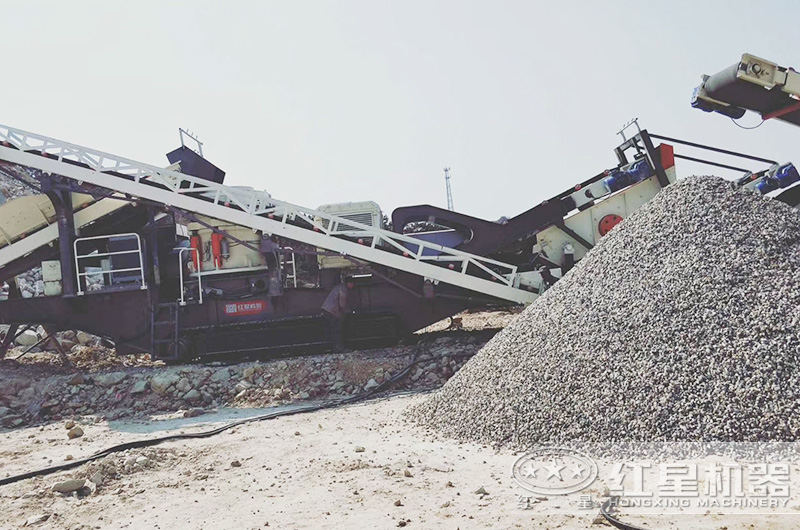 移動(dòng)設備生產(chǎn)石子現場(chǎng)