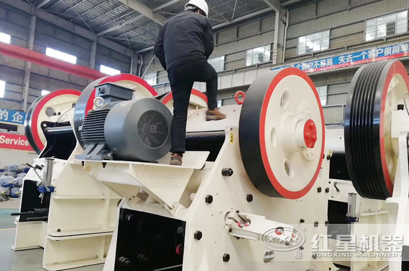 山西用戶(hù)來(lái)廠(chǎng)考察顎式石子破碎機設備