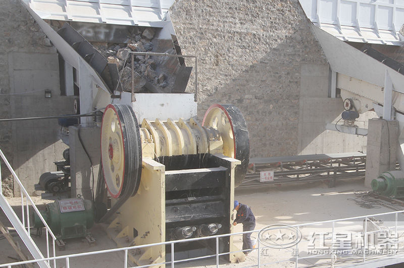 時(shí)產(chǎn)1000噸的鄂破機下料口多大，有哪些型號？