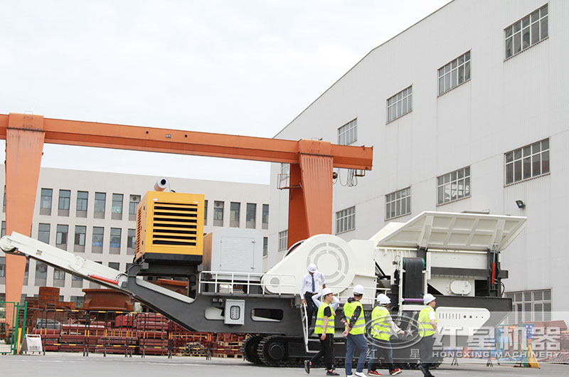 用戶(hù)來(lái)直銷(xiāo)型河南紅星機器廠(chǎng)家考察移動(dòng)砂石機