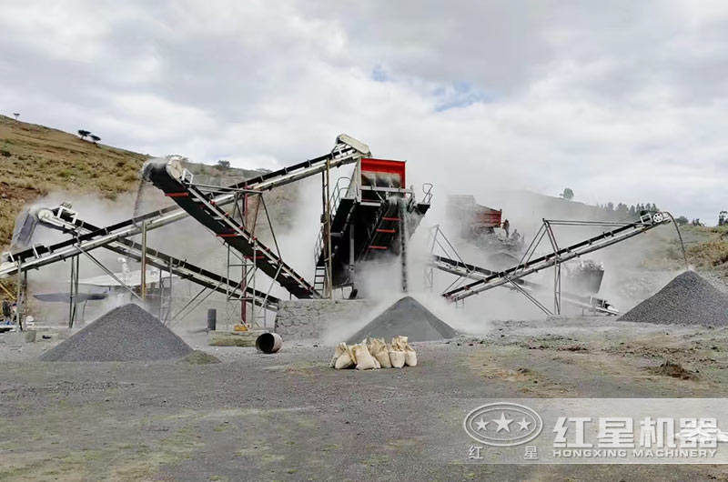 山西大型移動(dòng)破破碎石灰石現場(chǎng)