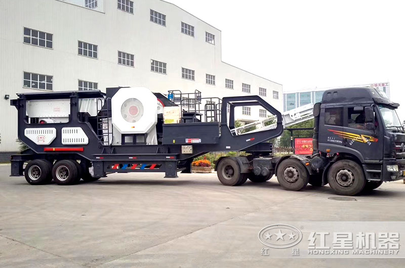 大型移動(dòng)式石頭破碎機發(fā)貨了